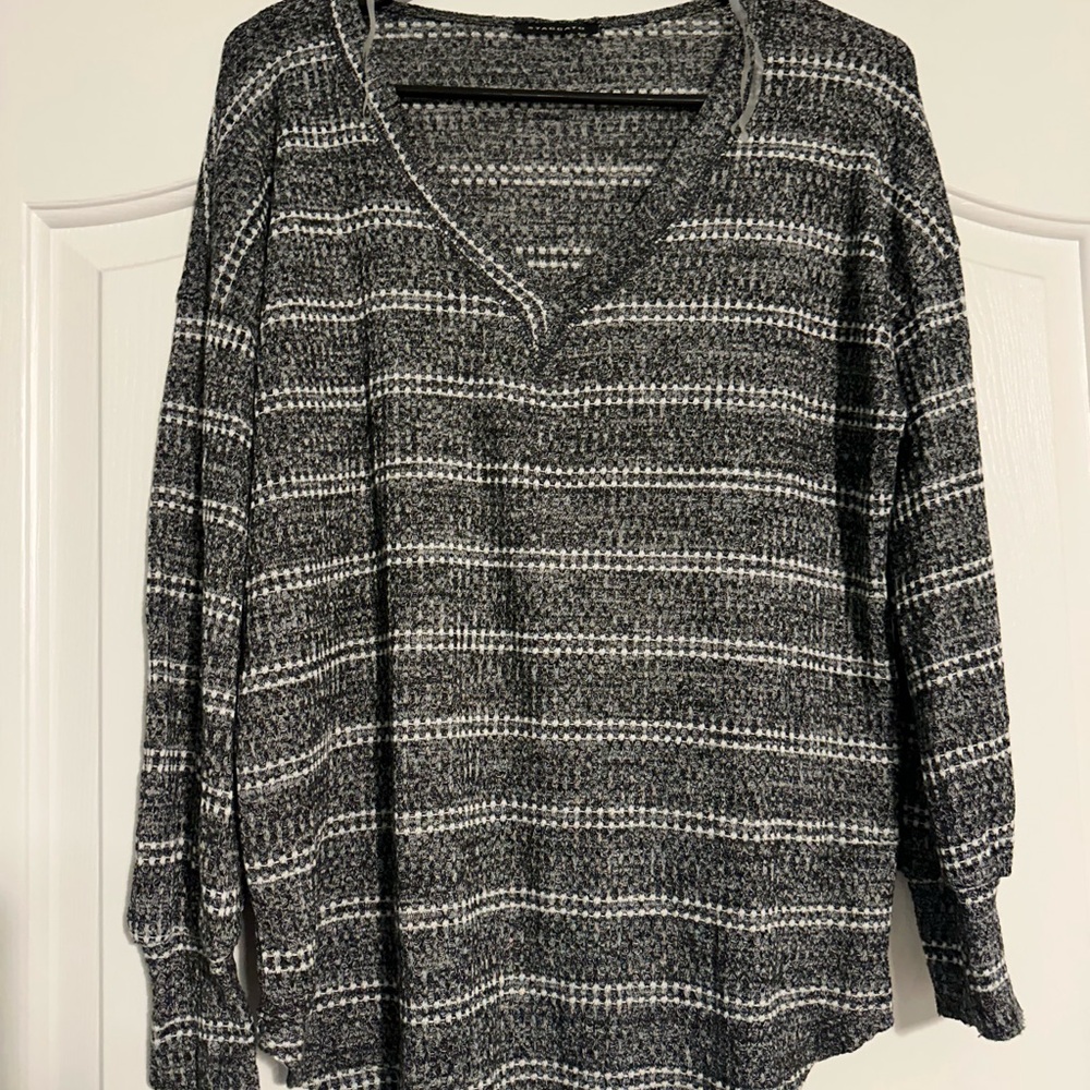 Staccato Monochrome Knit Top, stretchy material. Size Small (fits more like a M)